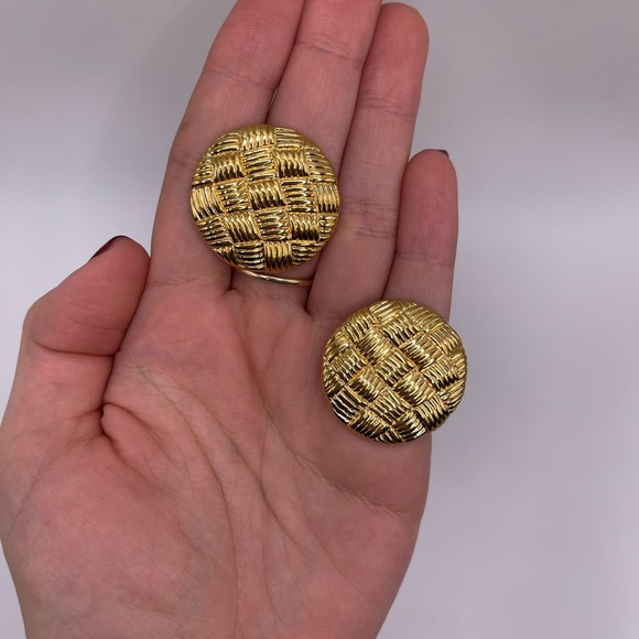 Vintage Napier Gold-Tone Textured Weave Round Disc Earrings - Picture 4 of 4